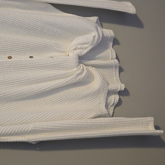 Out from under long sleeve - Picture 4 of 5